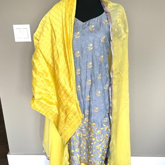 Indian Pakistani Bollywood outfit - Picture 3 of 4